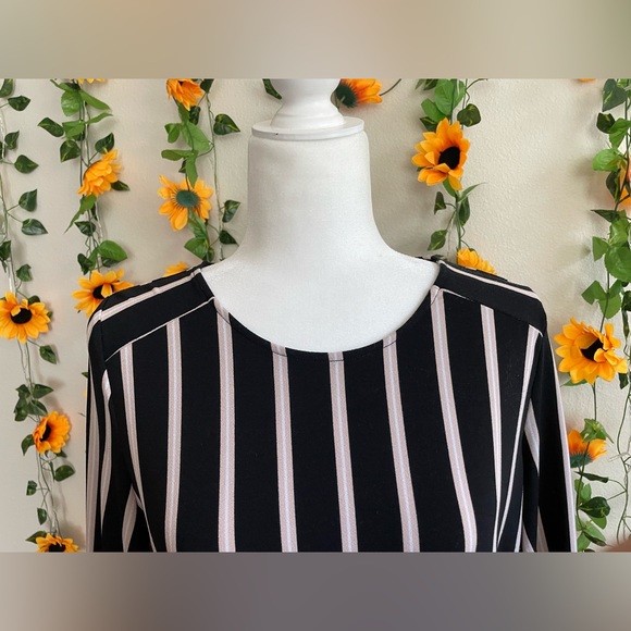 Black and tan striped blouse - Picture 3 of 10